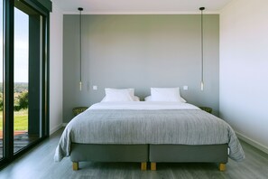 3 chambres, chambres insonorisées, fer et planche à repasser