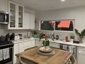 Private kitchen - Guest house close to beach (Encinitas)
