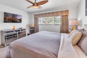 3 bedrooms, desk, travel crib, WiFi
