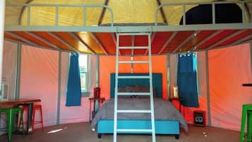 1 bedroom, bed sheets