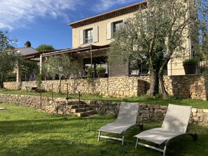 المنشأة من الخارج