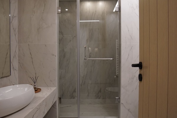 Habitación doble superior | Baño | Secadora de cabello, batas, pantuflas, bidet