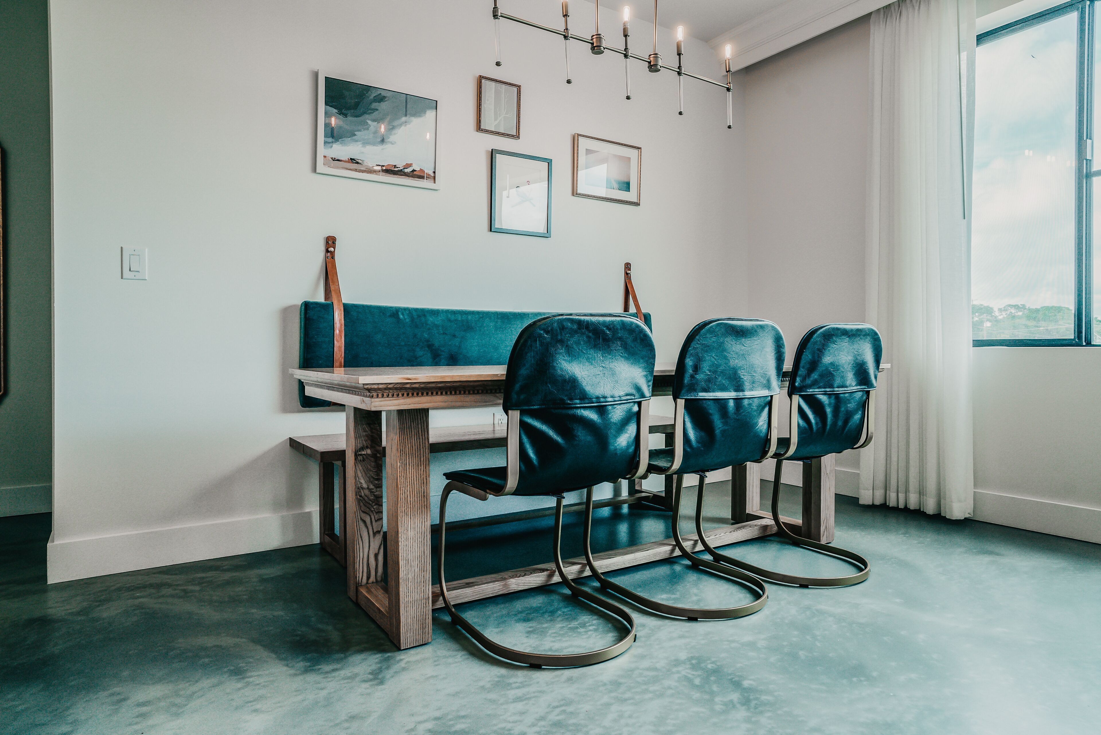 Stay on South Congress w/ Elegance, 2Bed/2Bath + Swimming Pool, Gym, Yoga Studio