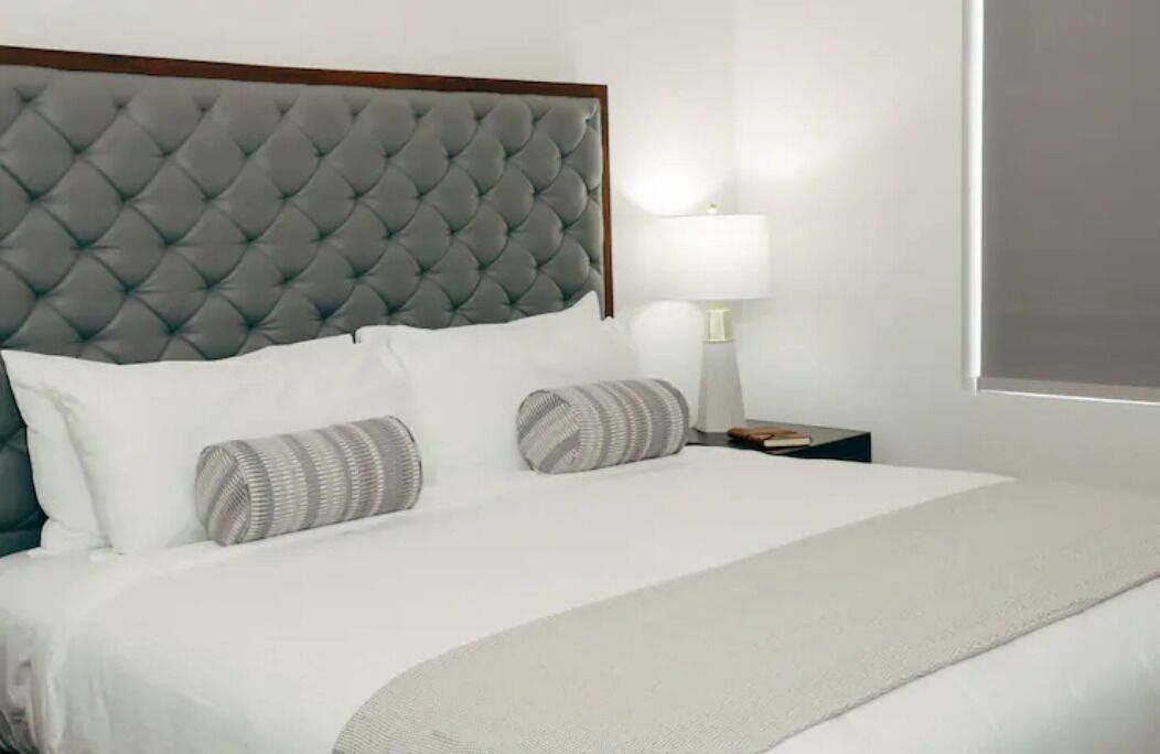 Stay on South Congress w/ Elegance, 2Bed/2Bath + Swimming Pool, Gym, Yoga Studio