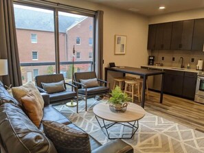 TV, offices - Modern Luxe Condo | Walk to Downtown TC | State 210 (Traverse City)