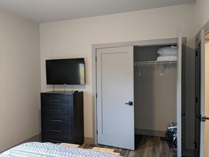 1 bedroom, iron/ironing board, WiFi, bed sheets - Modern Luxe Condo | Walk to Downtown TC | State 210 (Traverse City)