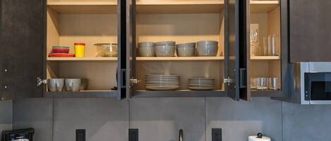 Refrigerador, horno, parrilla de estufa y lavavajillas