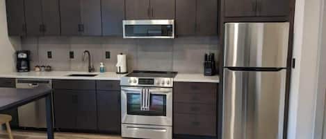 Fridge, oven, stovetop, dishwasher