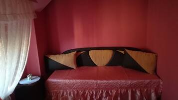 1 bedroom, bed sheets