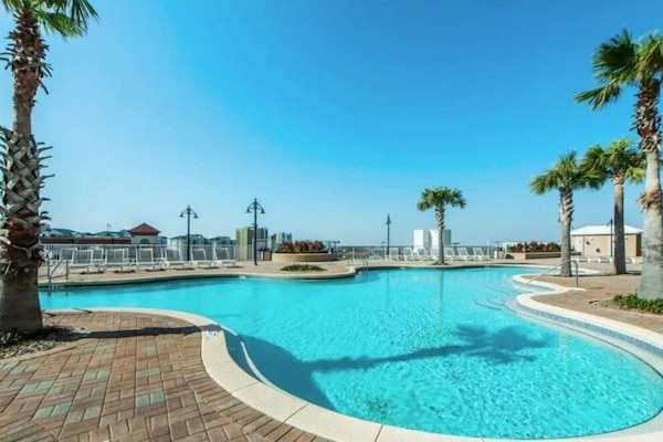 Piscina all'aperto, una piscina riscaldata