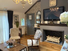 Deluxe Apartment | Living area | Heated floors