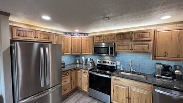 冰箱、微波炉、烤箱、炉灶