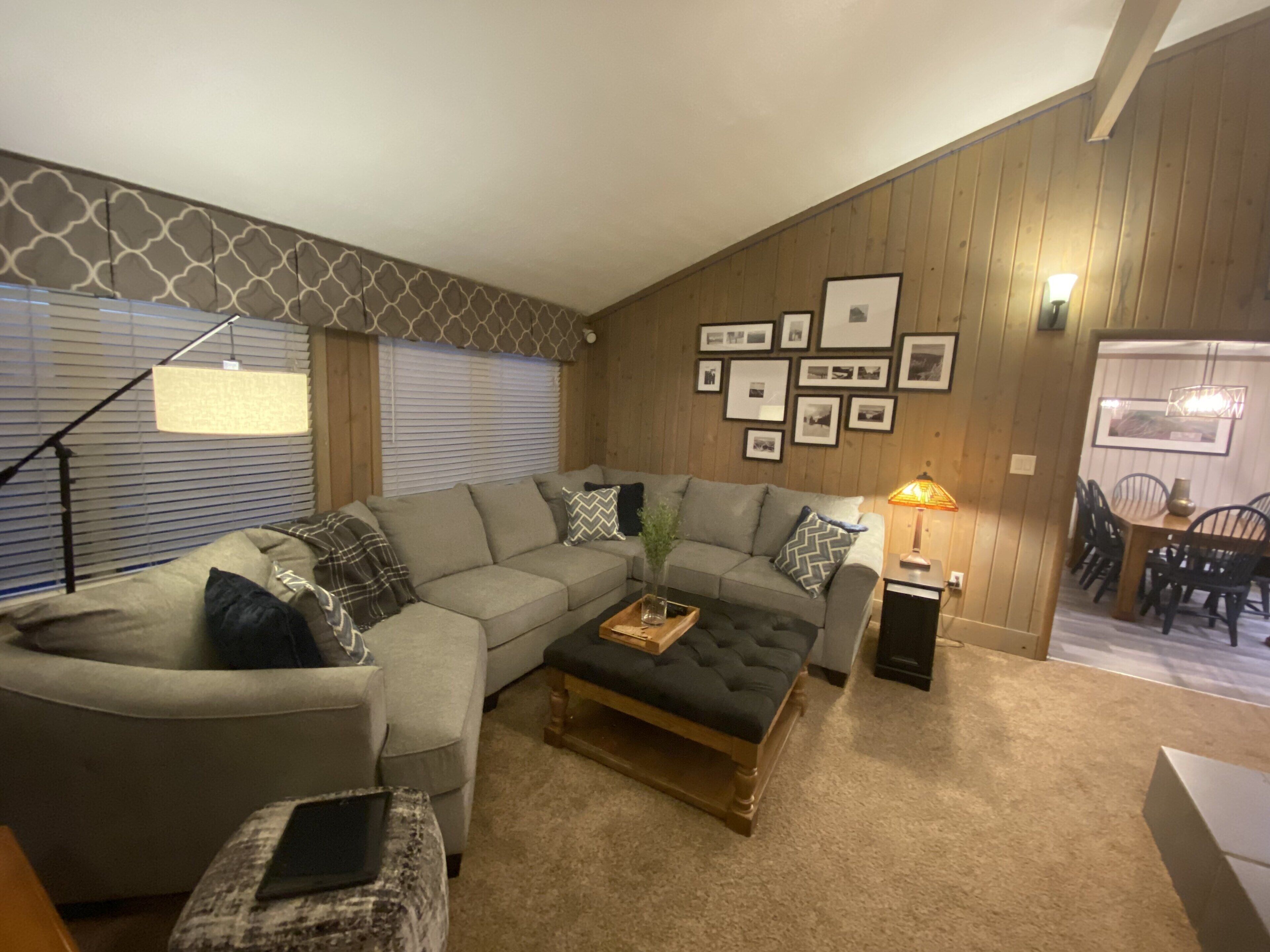 4BR townhome close to slopes and village,  EV charger 