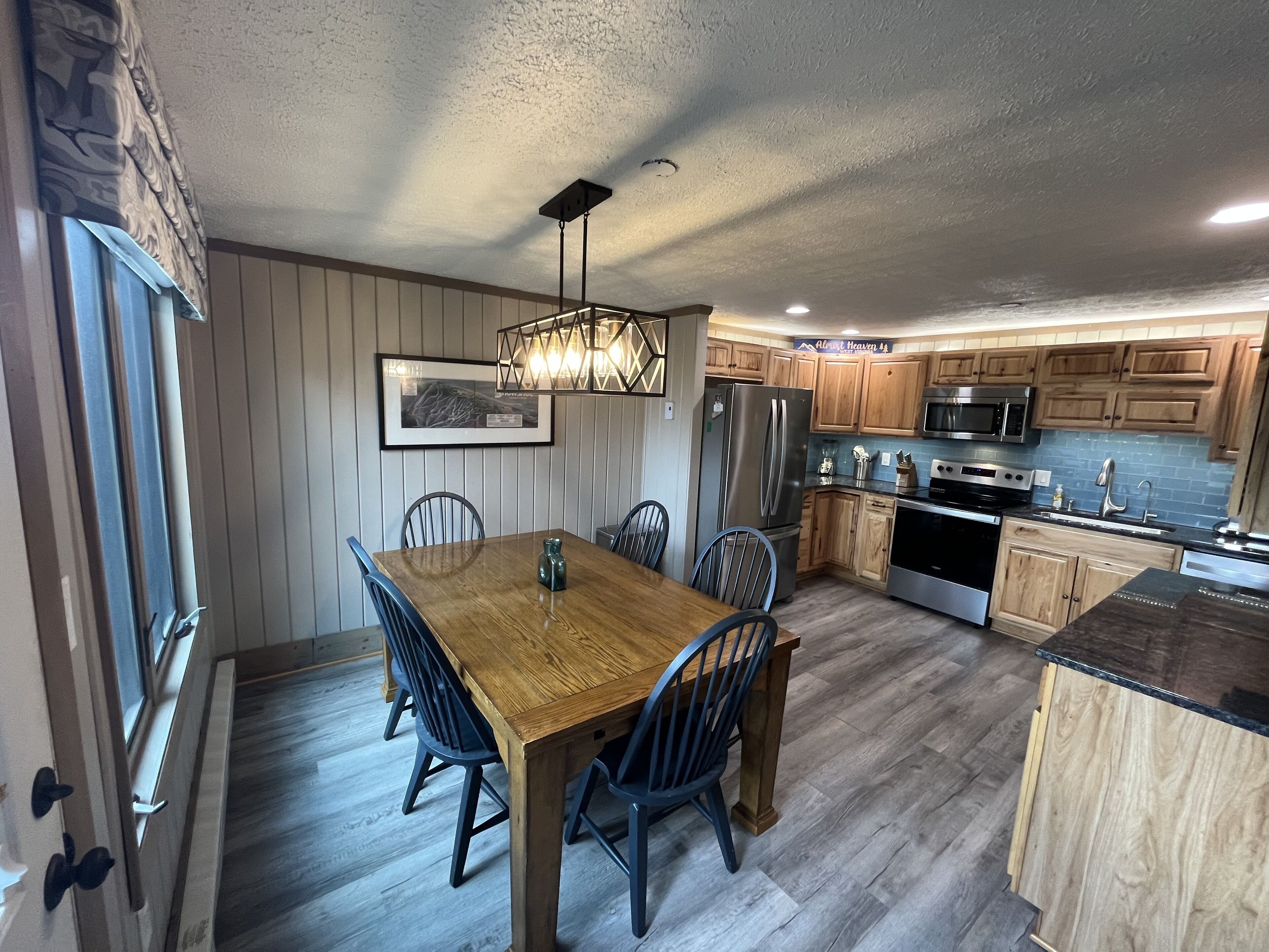5BR townhome close to slopes and village,  EV charger 