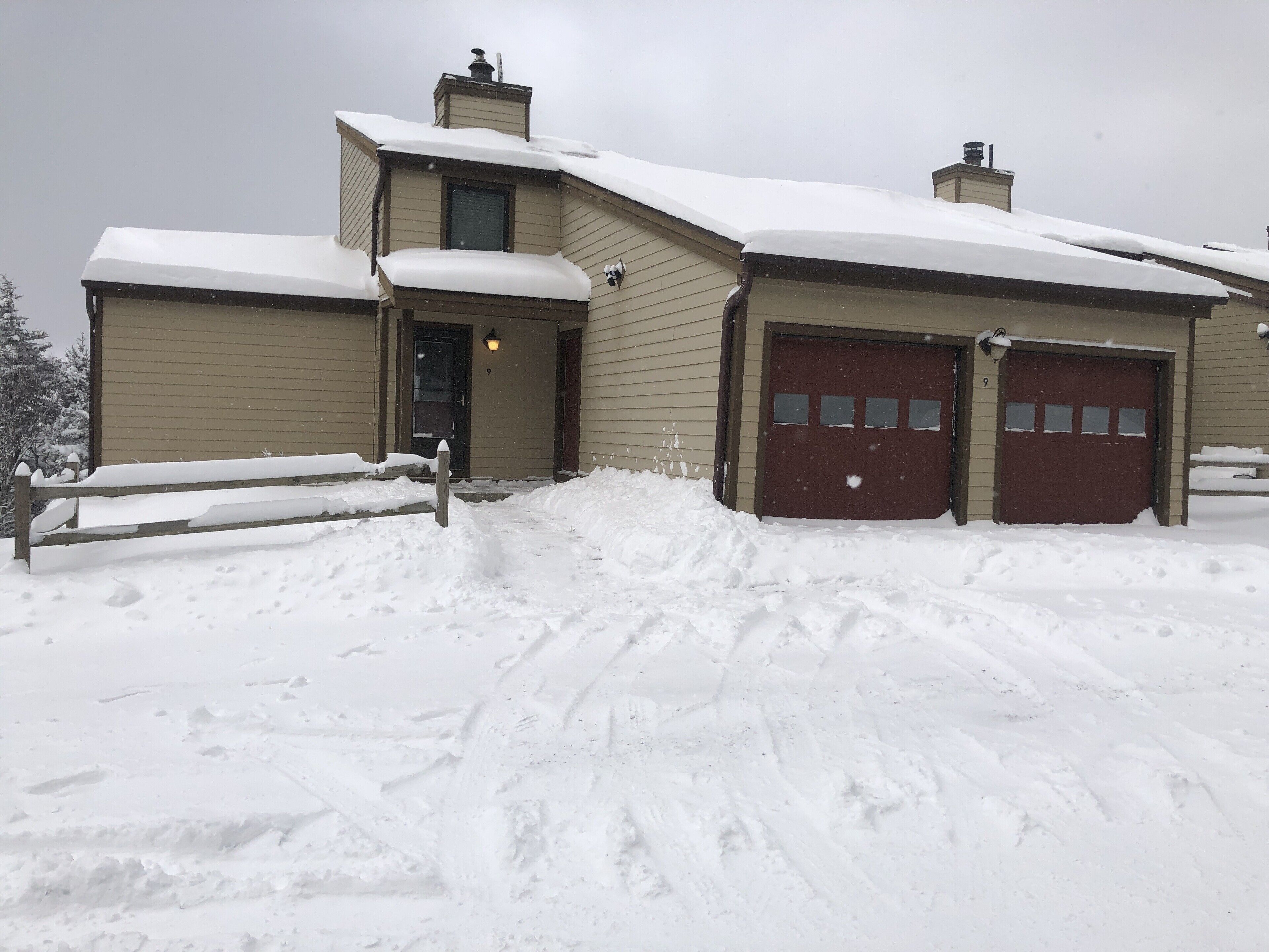 4BR townhome close to slopes and village,  EV charger 