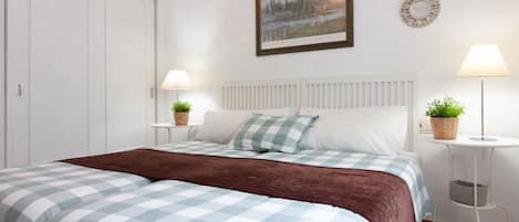 2 chambres, fer et planche à repasser, Wi-Fi gratuit, draps fournis