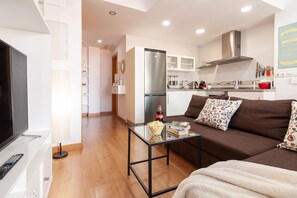 TV - Sea & Wave AQ Boutique Apartment (Málaga)
