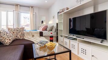 Een strijkplank/strijkijzer, gratis wifi, beddengoed