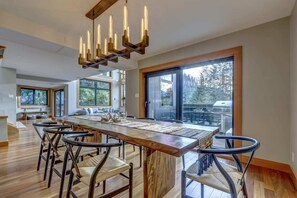 Interior - Snowridge Views (Whistler)