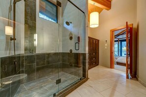 Combined shower/tub, eco-friendly toiletries, hair dryer