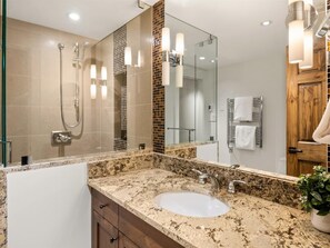 Combined shower/tub, eco-friendly toiletries, hair dryer