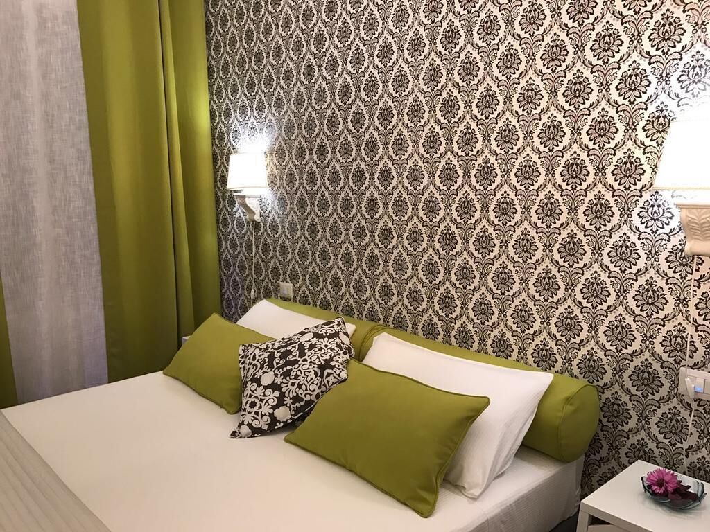 Deluxe tweepersoonskamer | Een kluis op de kamer, een bureau, gratis wifi, beddengoed