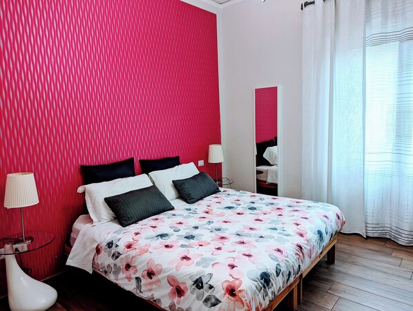 Deluxe Double Room | In-room safe, desk, free WiFi, bed sheets - Gia'Notte BB Salerno Centro (Salerno)