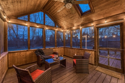 Downstairs BR! Pet Friendly house w/4BR, fenced yard & Sun Room