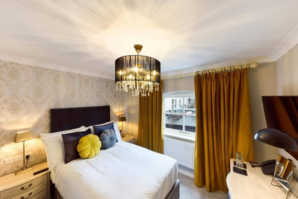 executive single room | 1 bedroom, in-room safe, soundproofing, iron/ironing board