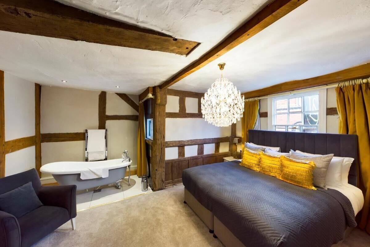 signature room | 1 bedroom, in-room safe, soundproofing, iron/ironing board