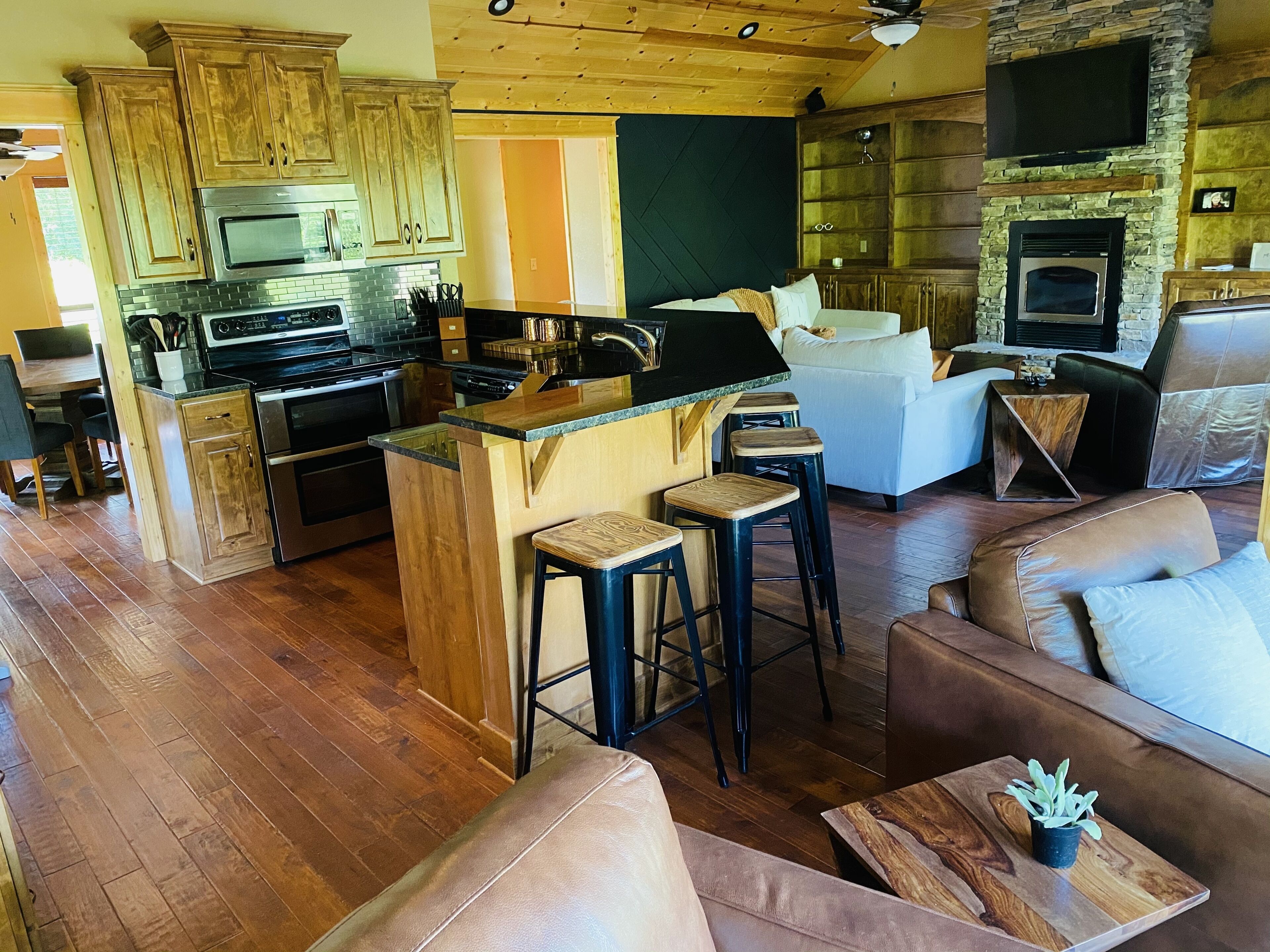 4 br, 2 Houses, Riverside, less than a mile from Cow Shoals.