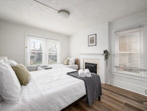 5 bedrooms, desk, iron/ironing board, WiFi