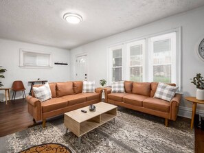 Televisión y oficina 