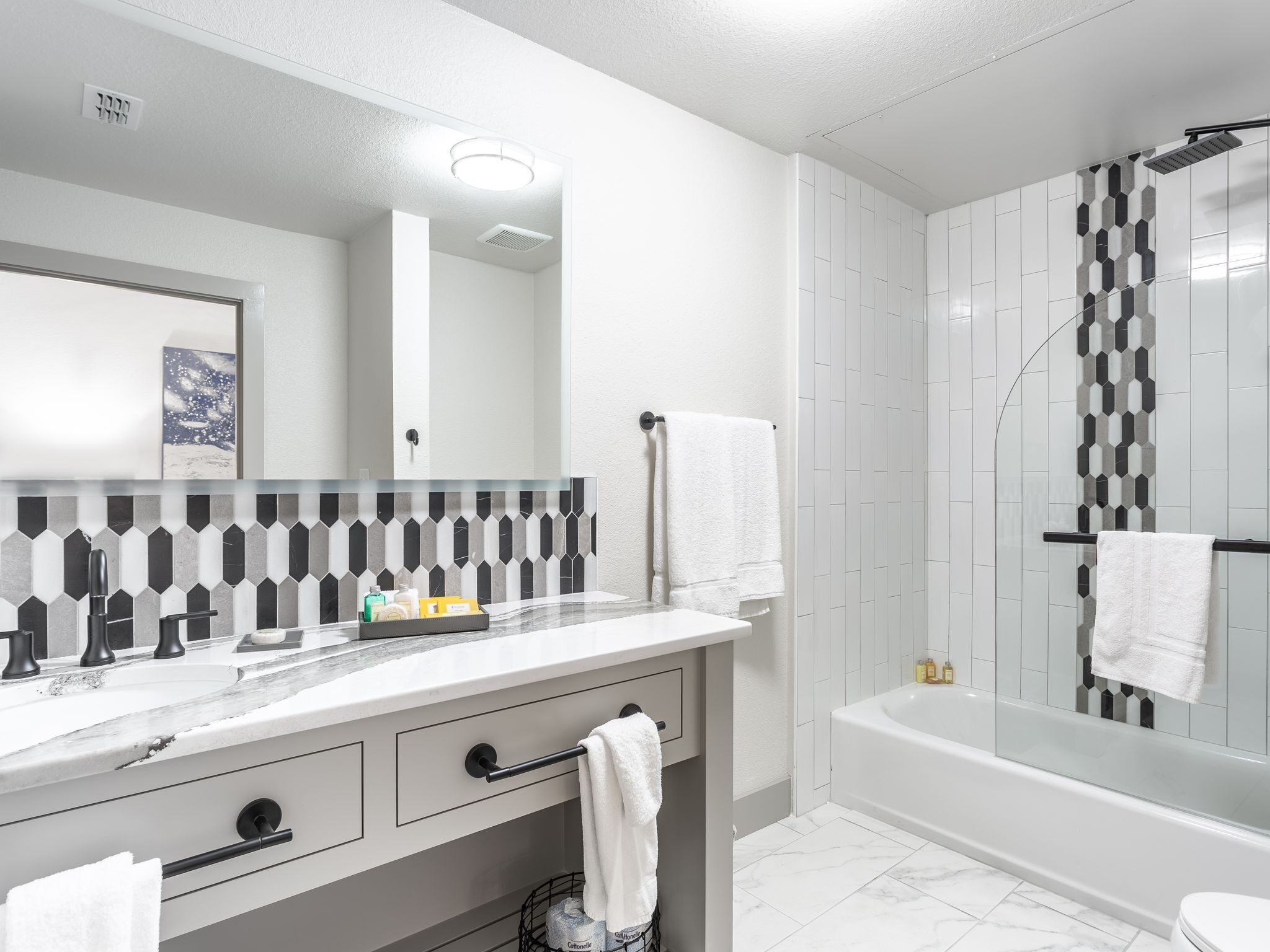 design room | bathroom | combined shower/bathtub, rainfall showerhead, designer toiletries
