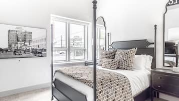 Habitación urbana | Tabla de planchar con plancha, wifi gratis y ropa de cama