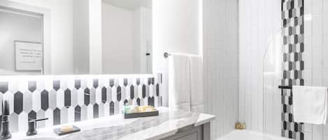 Ensemble douche/baignoire, douche à « effet pluie »