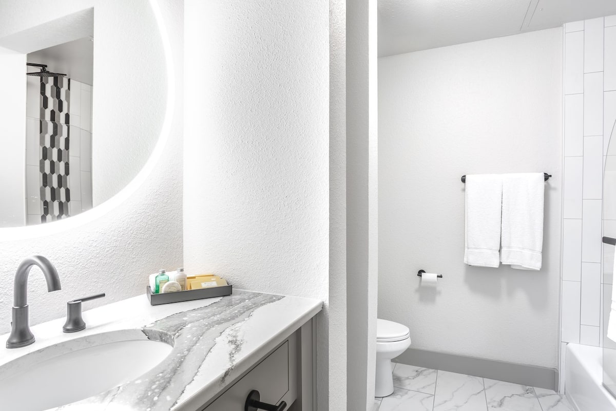 superior room | bathroom | combined shower/bathtub, rainfall showerhead, designer toiletries