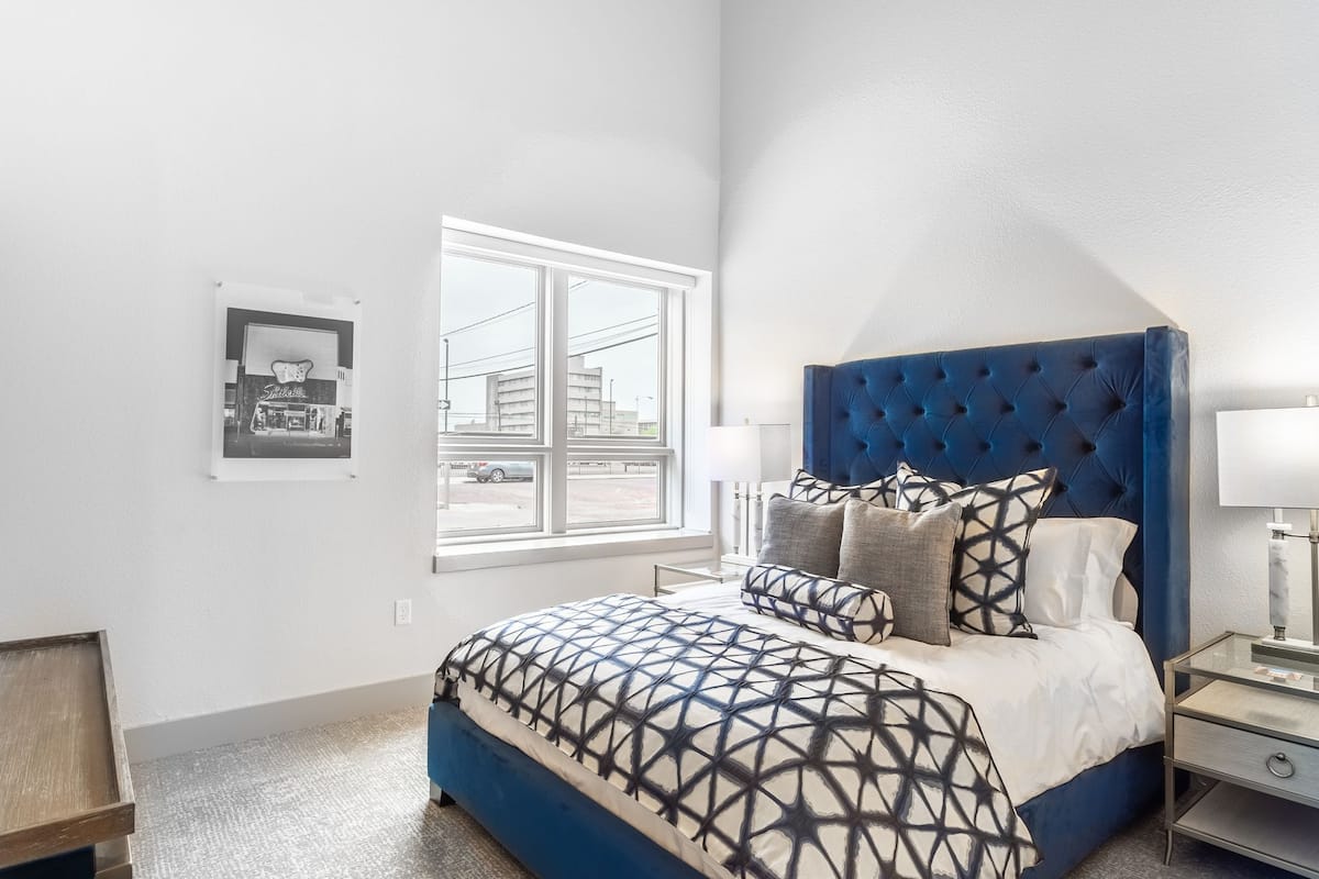 design room | iron/ironing board, free wifi, bed sheets