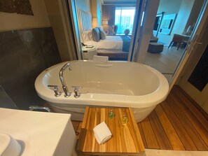 1 chambre, fer et planche à repasser, accès au Wi-Fi (inclus)