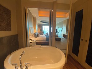 1 室のベッドルーム、アイロン / アイロン台、WiFi (無料)、ベッドシーツ