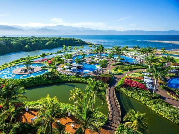 屋内プール、屋外プール