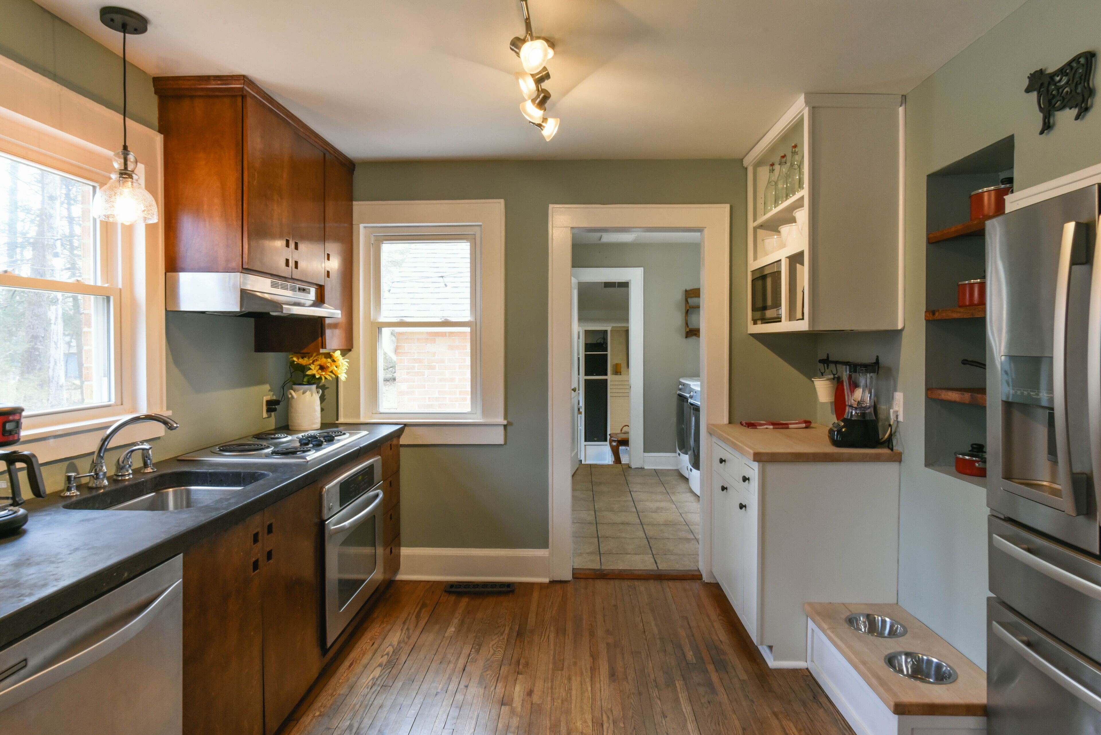 Discover the Huckleberry Cottage In Beautiful Hendersonville, NC 