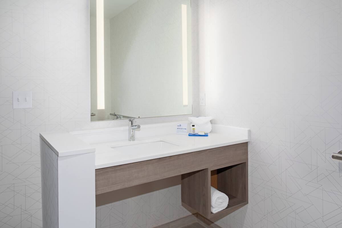 Combined shower/tub, hair dryer, towels, soap