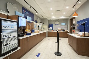 Desayuno completo gratuito y diario