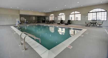Staybridge Suites Southgate Detroit Area by IHG