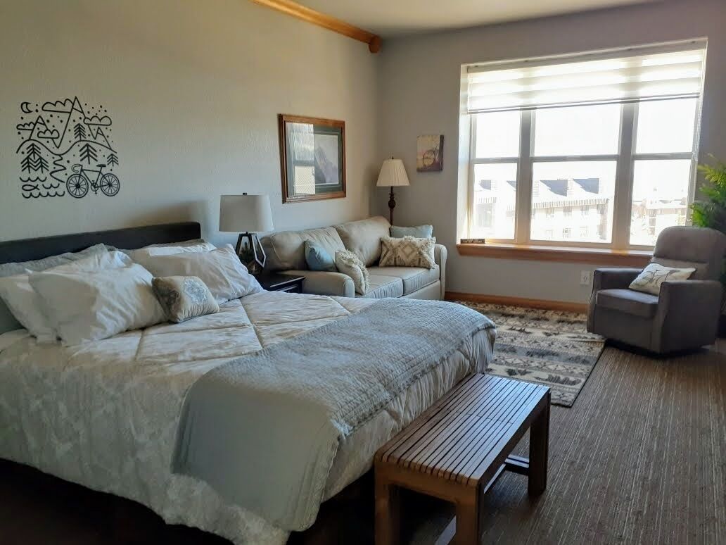 ✦Mountain Retreat✦Hot Tub✦Skiing and Snowboarding✦