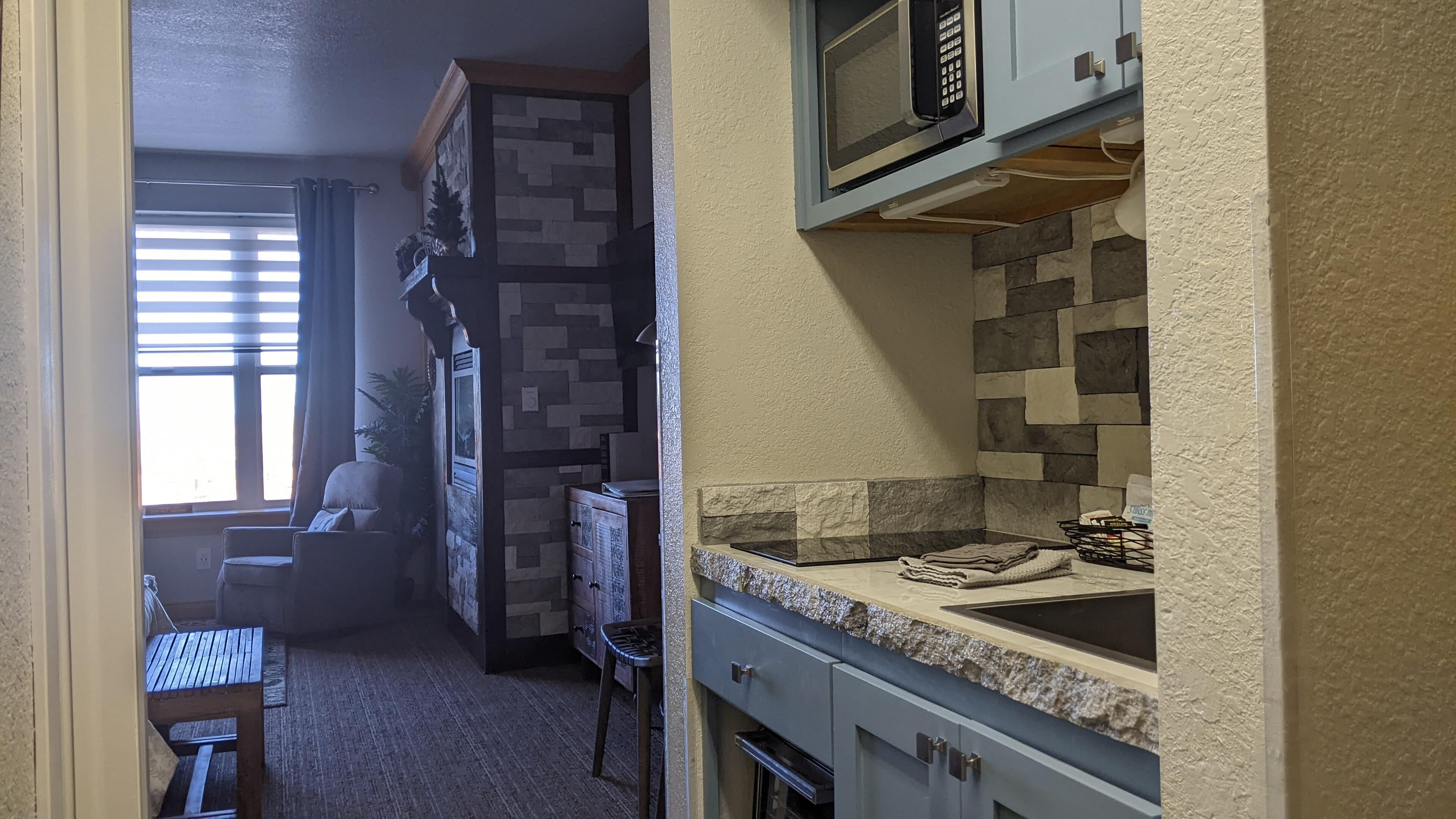 ✦Mountain Retreat✦Hot Tub✦Skiing and Snowboarding✦