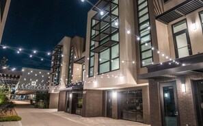 Luxury Loft | Premium bedding, in-room safe, desk, laptop workspace