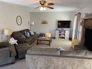 Smart TV, Netflix, DVD player, books