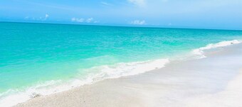 Island Retreat Private Pool + Cart | Green Tortuga